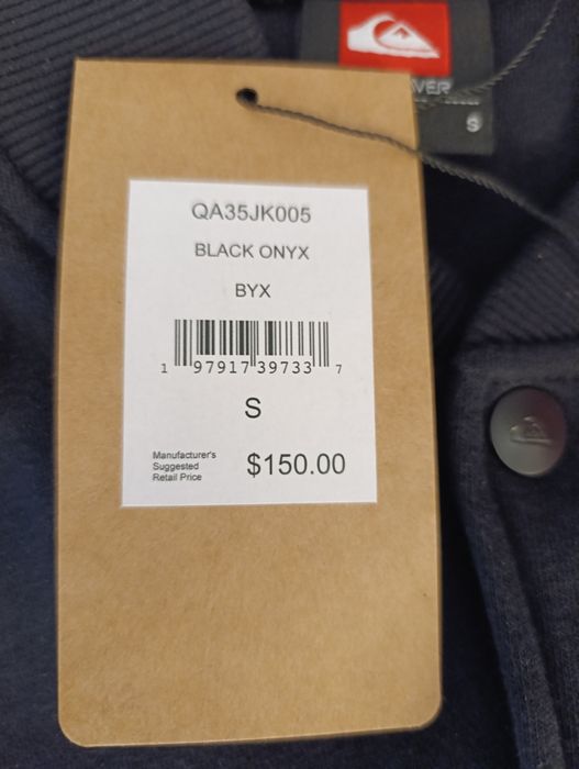 Quicksilver black tamanho S mas penso que é um intermédio para M