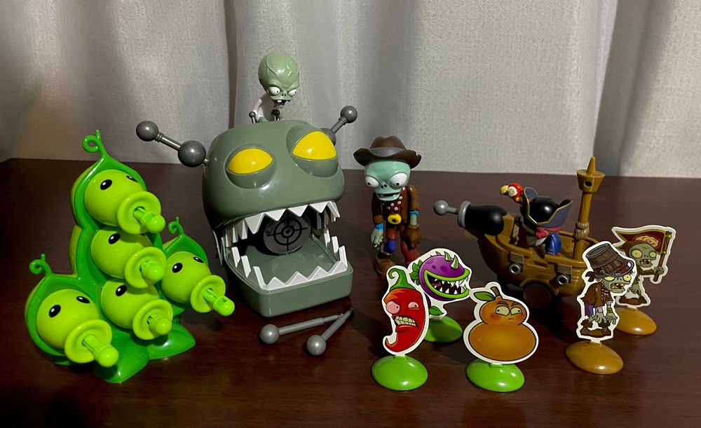 Іграшки, персонажі "Plants vs Zombies"