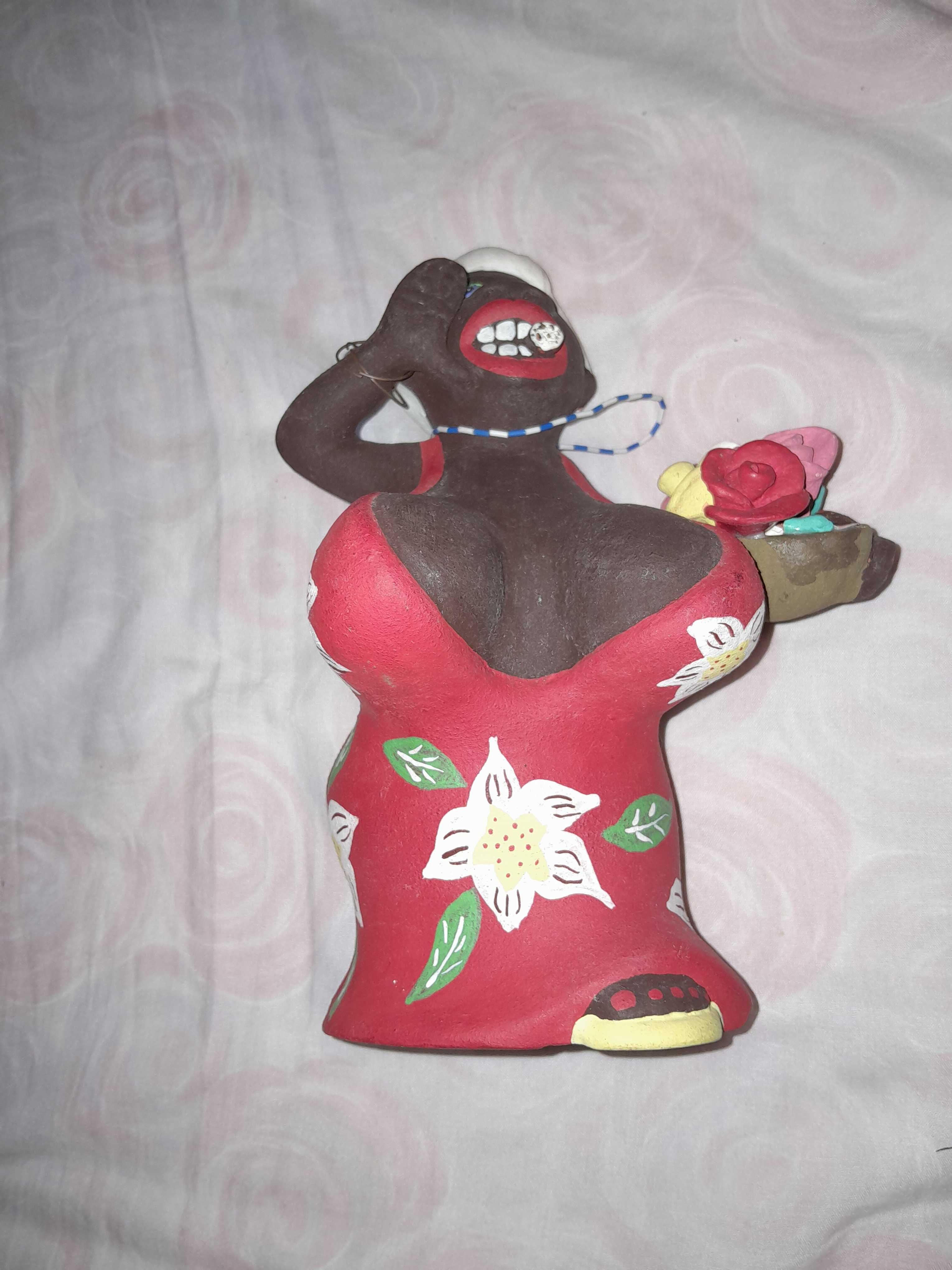 Peça de barro mulher