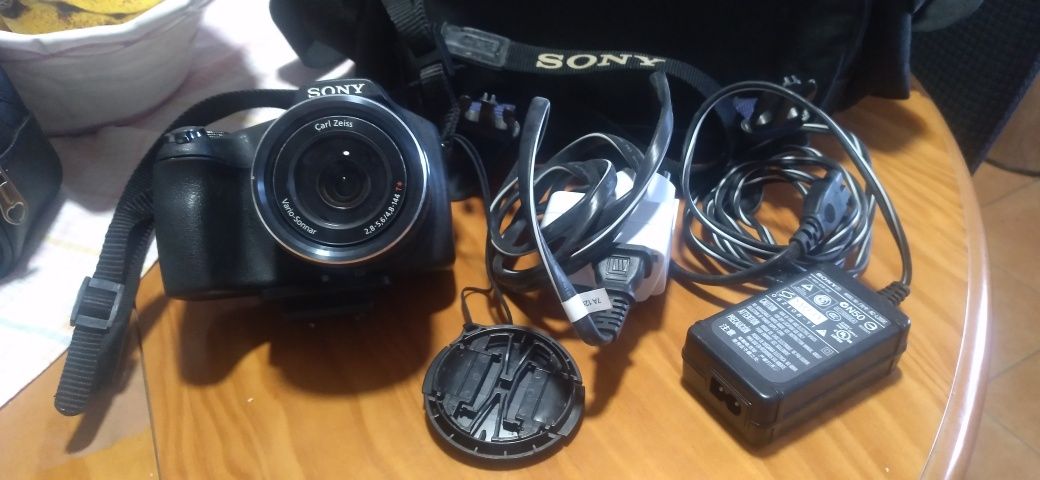 Máquina fotográfica Sony semi nova