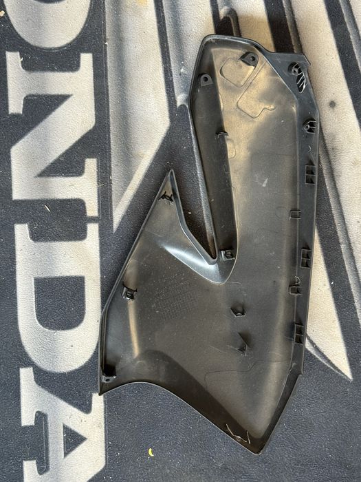 Lewa czacha owiewka honda forza 125 lub 300 oslona