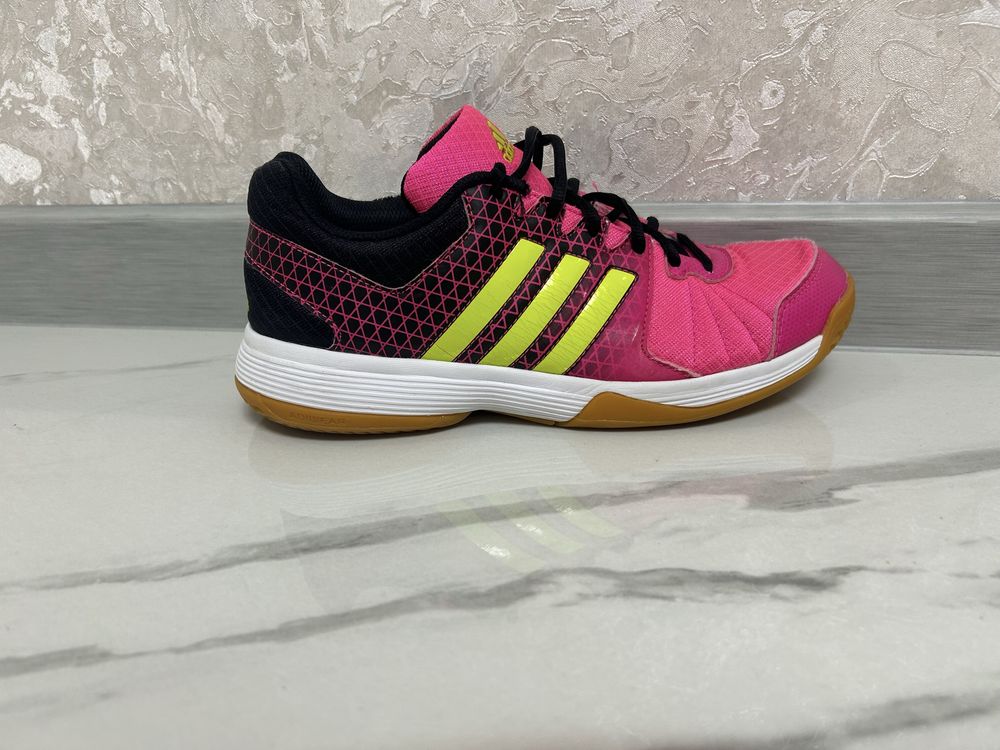 Кросівки Adidas Ligra 4 Volleyball Рожеві.