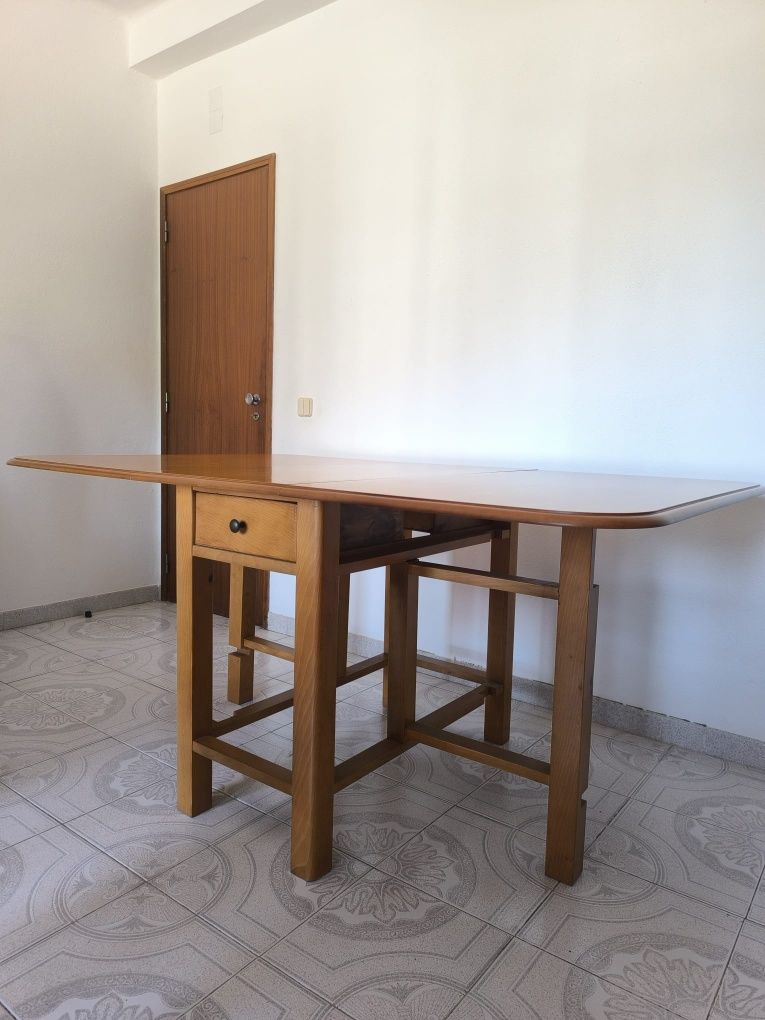 Mesa estilo holandês de madeira maciça