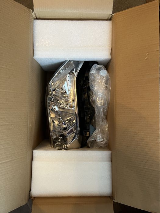 Фари Toyota Land Cruiser Prado 150 оригинал