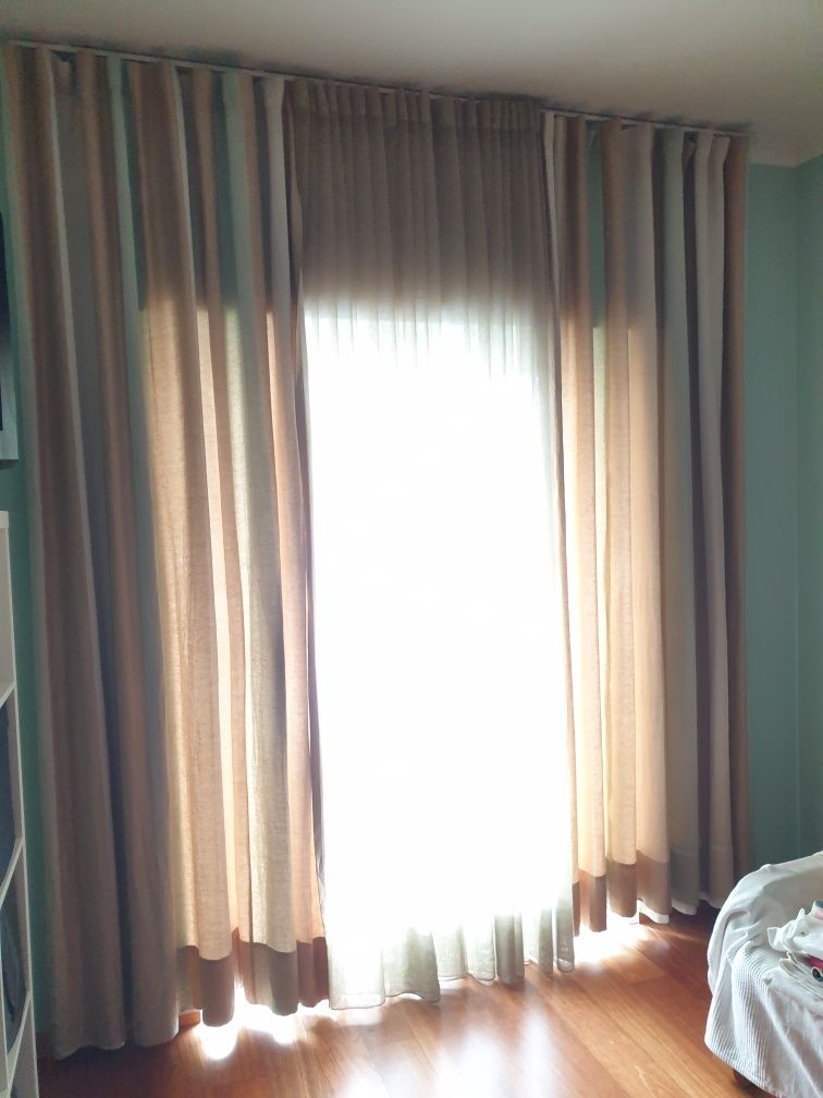 Cortinado grande acetinado para quarto ou sala