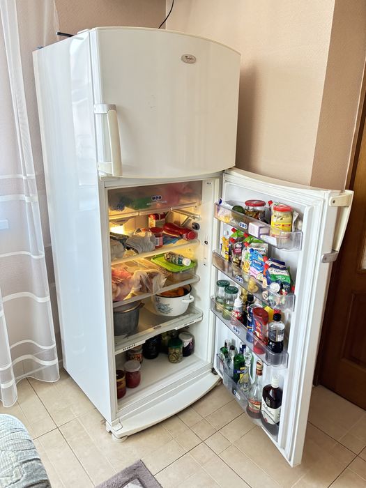 Продається холодильни Whirlpool