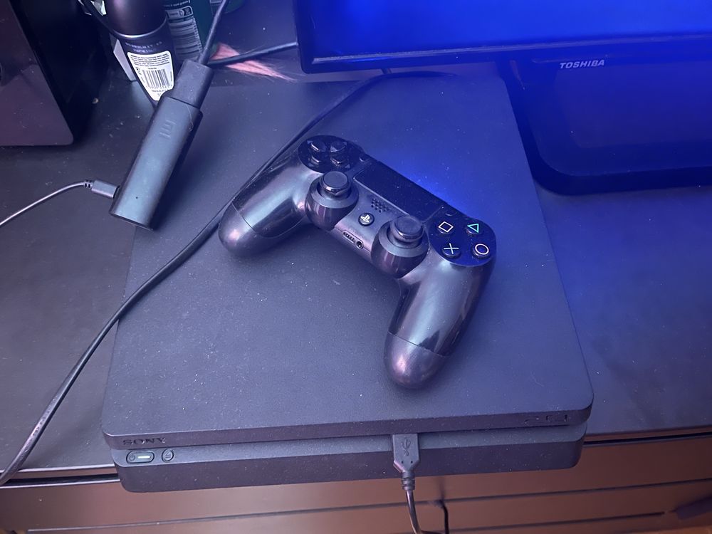 Playstation 4 slim 500gb  + gta v estimada