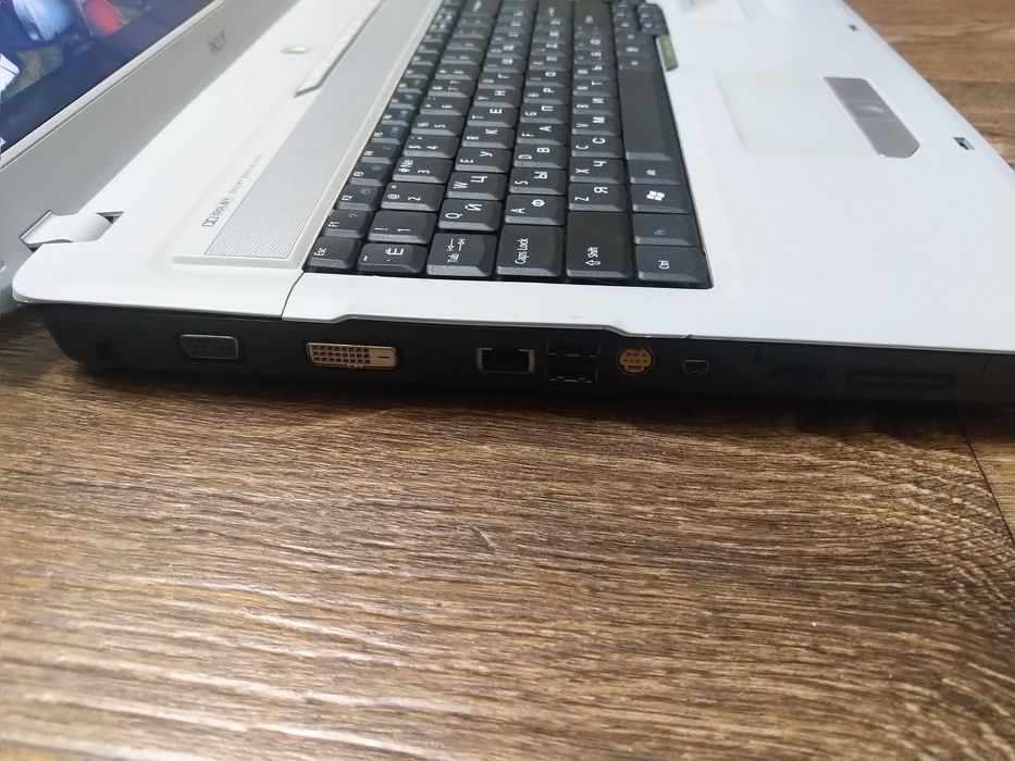 Acer Aspire 7720ZG (17.1 LCD)Pentium T3500/DDR2 2Gb/HD 3450/SSD 120Gb)