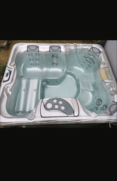 Jacuzzi zewnętrzne całoroczne 5 osobowe