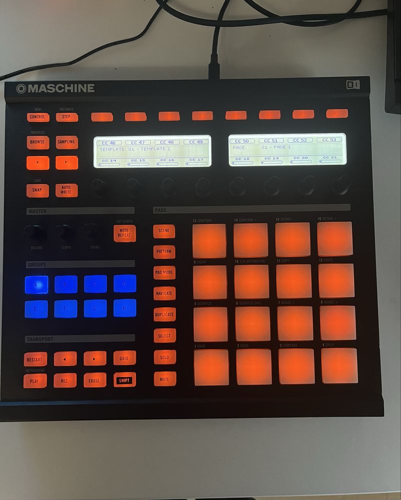 Native Instruments Maschine Mk1 - Stan Idealny