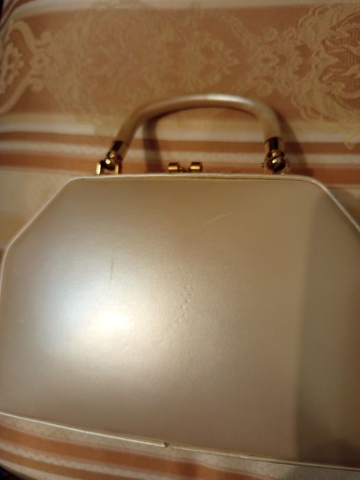 Клатч Bulaggi молочного кольору