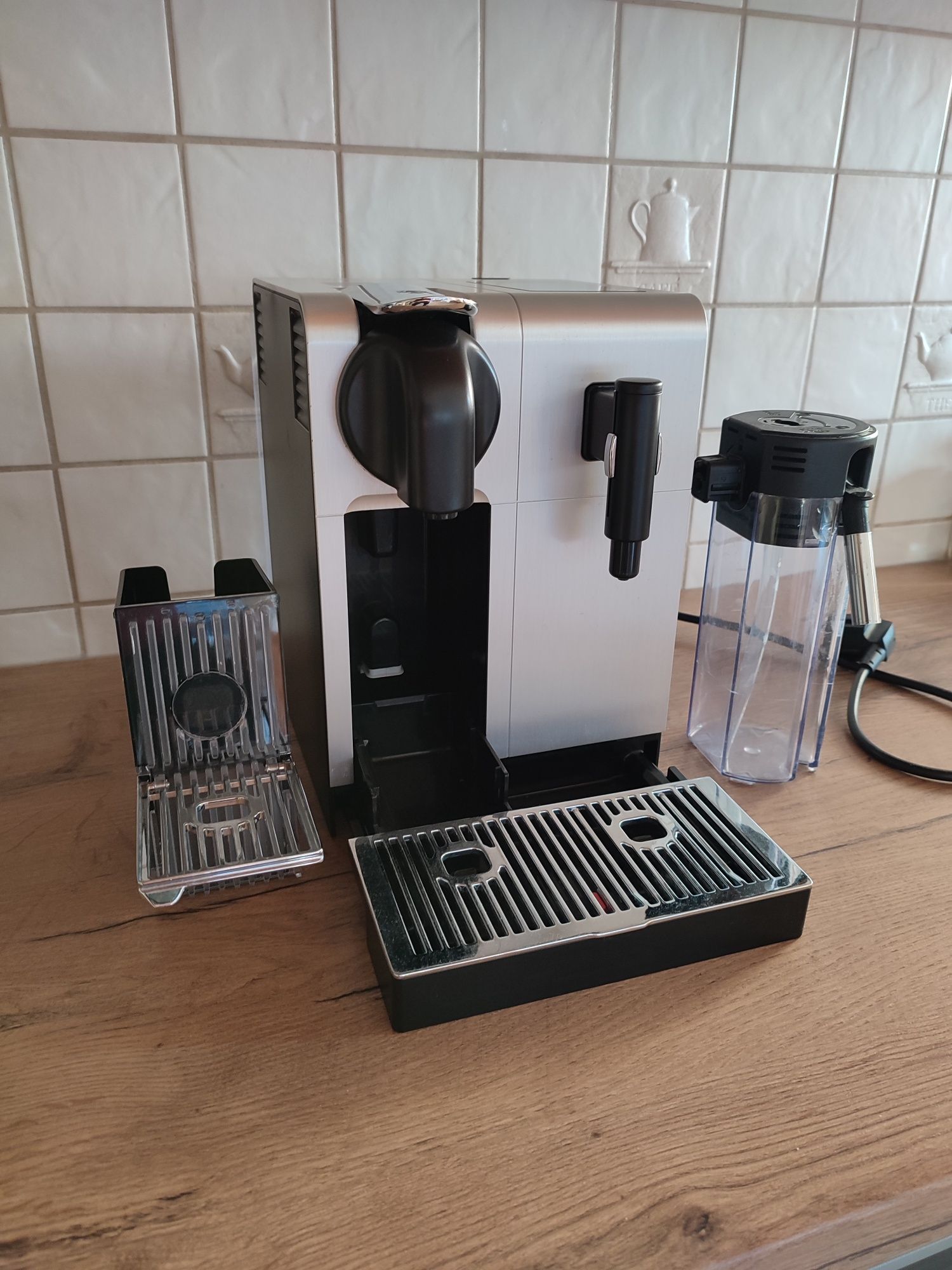 Ekspres do kawy DeLonghi Lattissima Pro EN750.MB