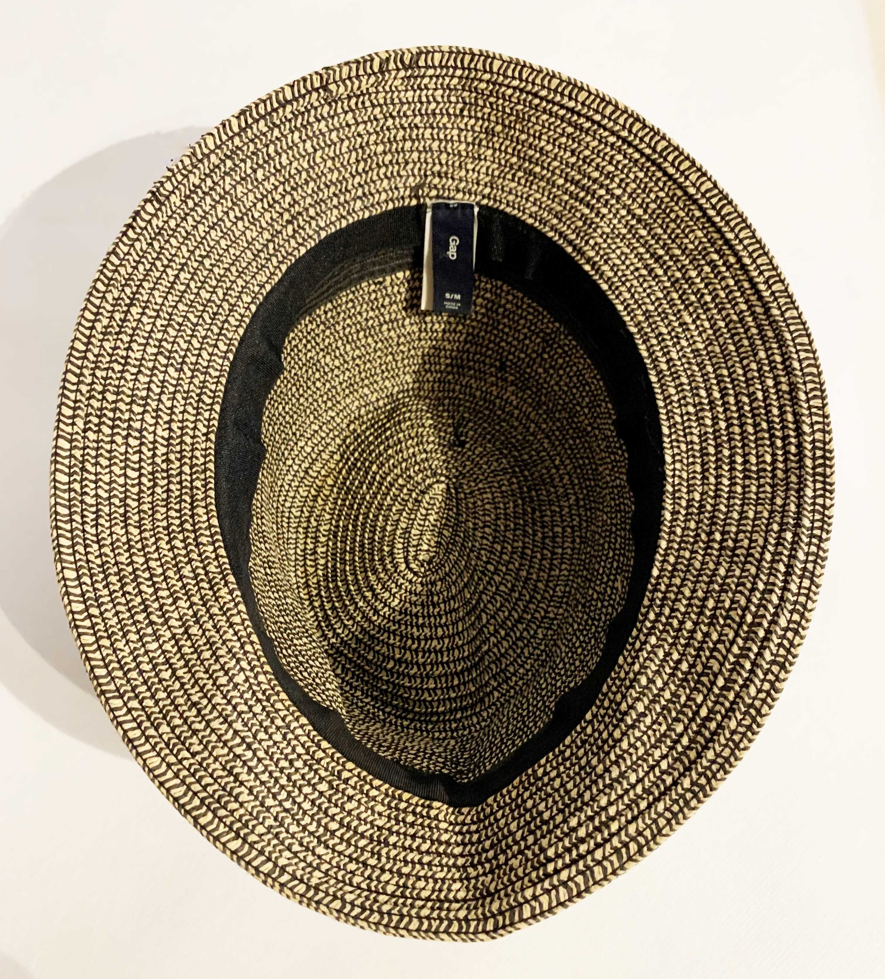 Kapelusz GAP fedora wielokolorowy obwód 53 cm miękki 100% recycled