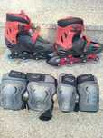 Vendo patins em linha, joelheiras e cotoveleiras.