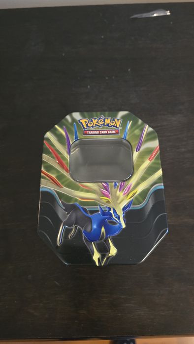 Puszka po kartach pokemon