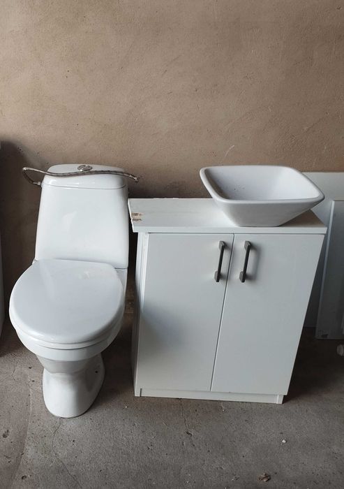 Szafki z umywalkami i kompakty WC Cersanit