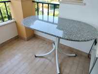 Mesa de cozinha com quatro cadeiras