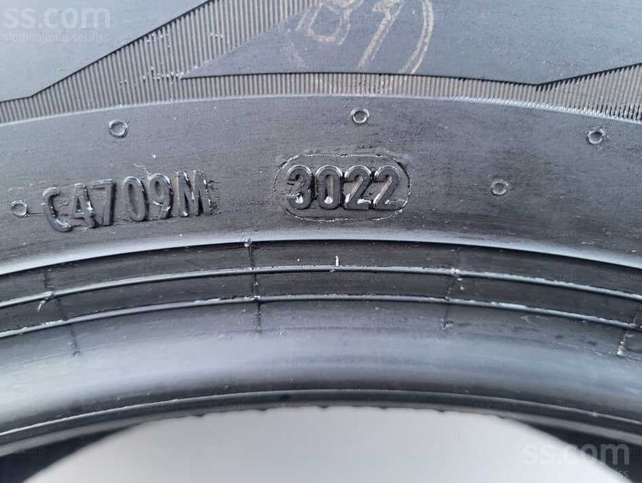 Практично нова зимова гума Pirelli Ice Zero Asimmetrico