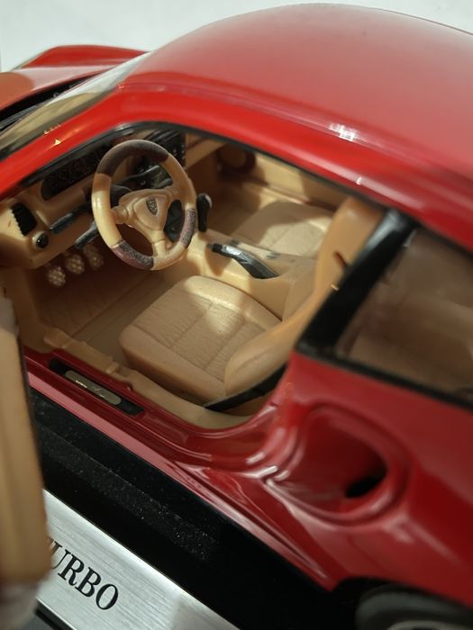 Porche 911 turbo escala 1/18