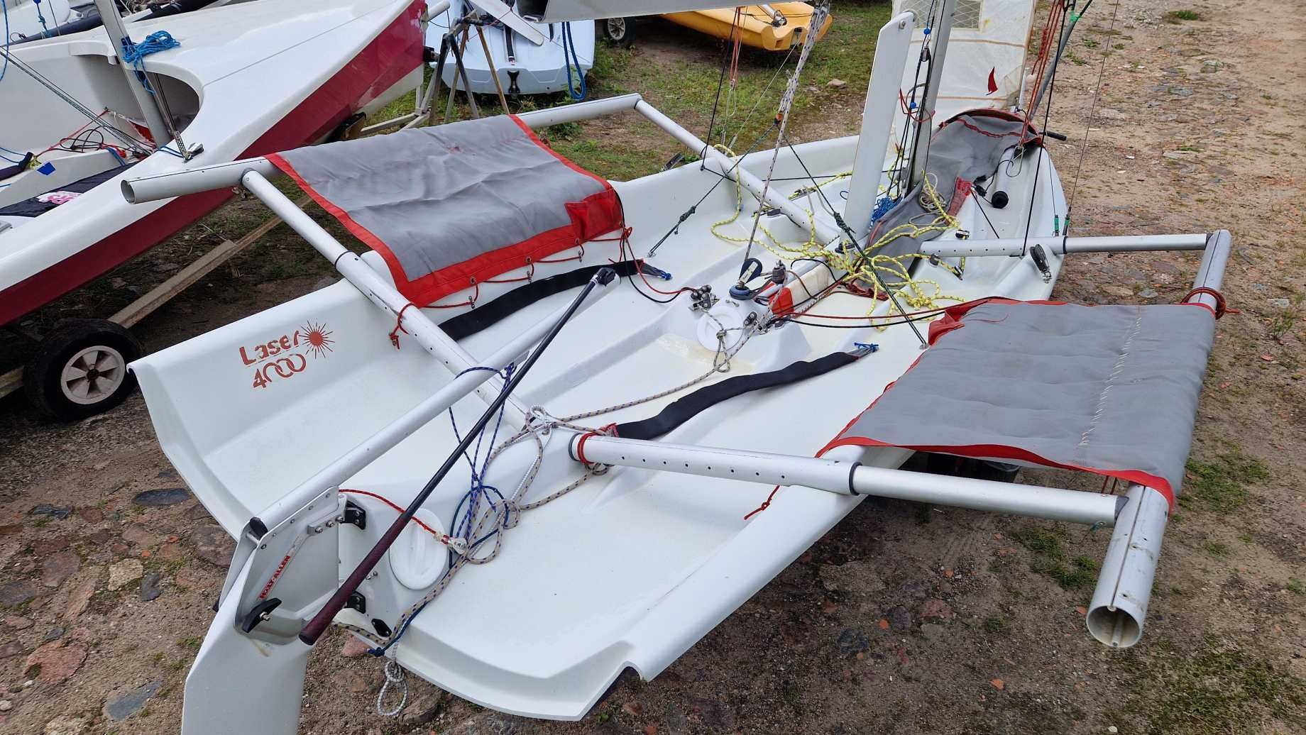 Łódź żaglowa żaglówka skiff Laser 4000 + wózek slipowy