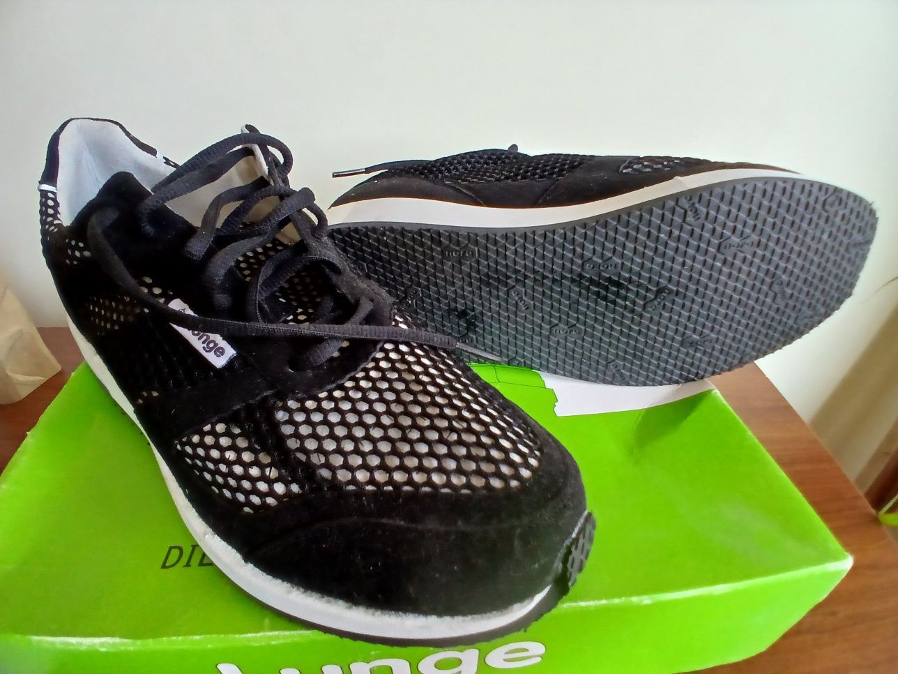 Nowe oryginalne Lunge buty do biegania nowe wartość 217 euro