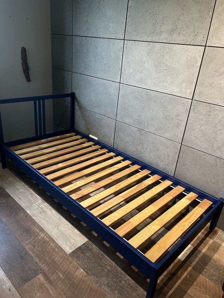 drewniane łóżko Ikea 90 200 cm drewno niebiebieskie geanatowe