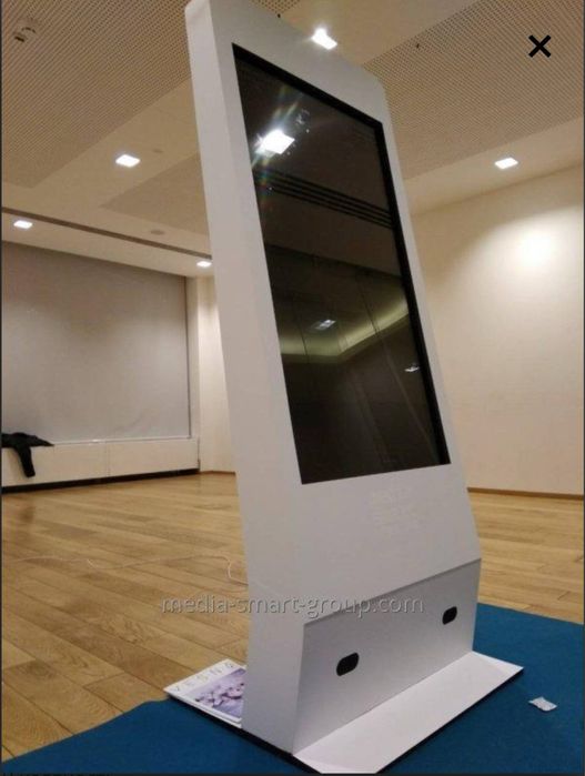 Медійна сенсорна стійка, монітор, рекламна панель