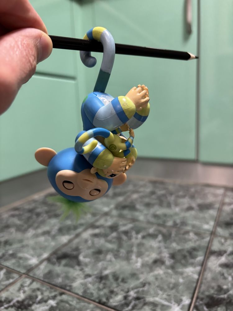 Інтерактивна мавпочка WowWee з дитинкою