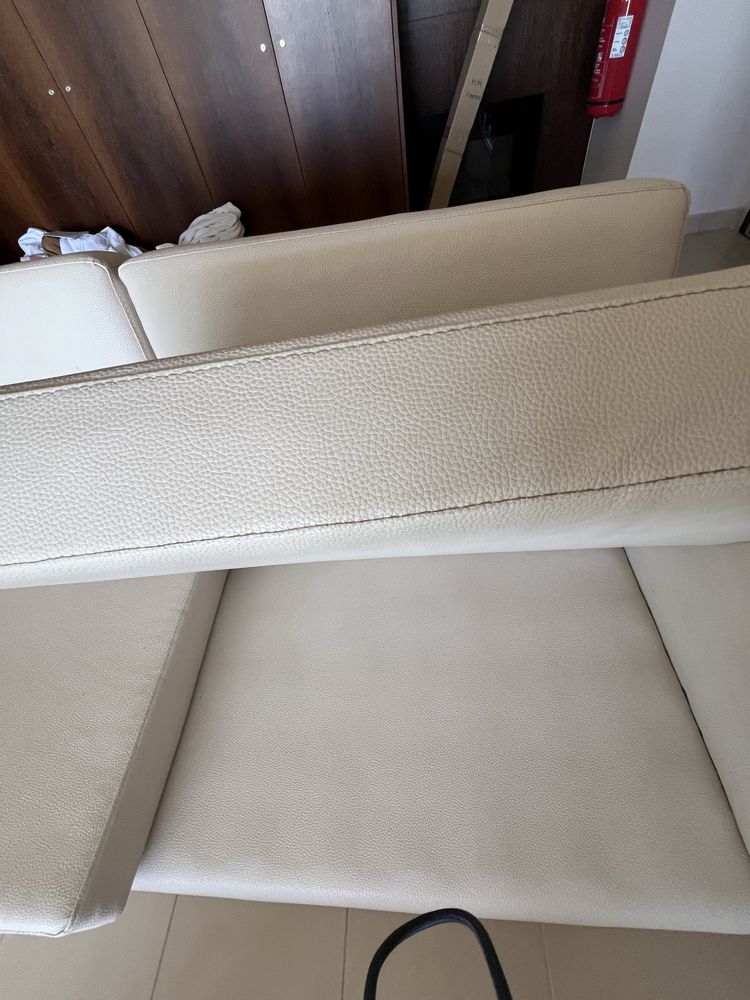 Sofas em pele cor branca
