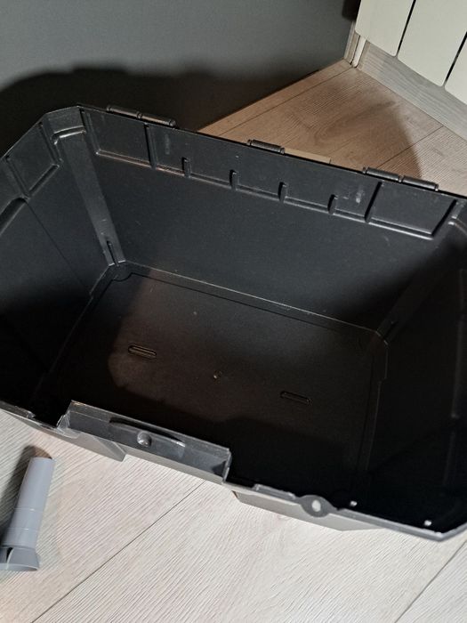 Skrzynka na szczotki jeździecka