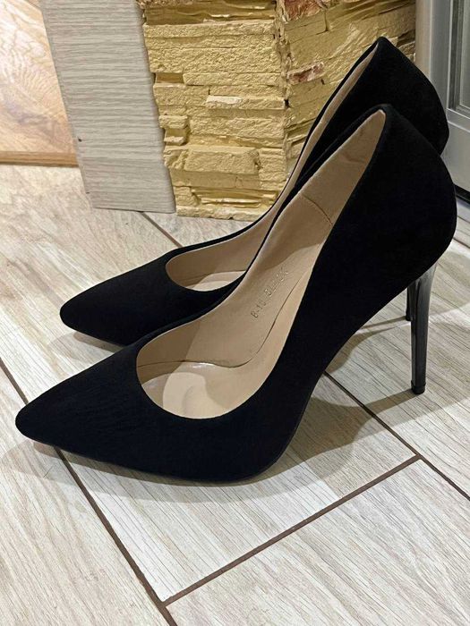 Чорні туфлі лодочки