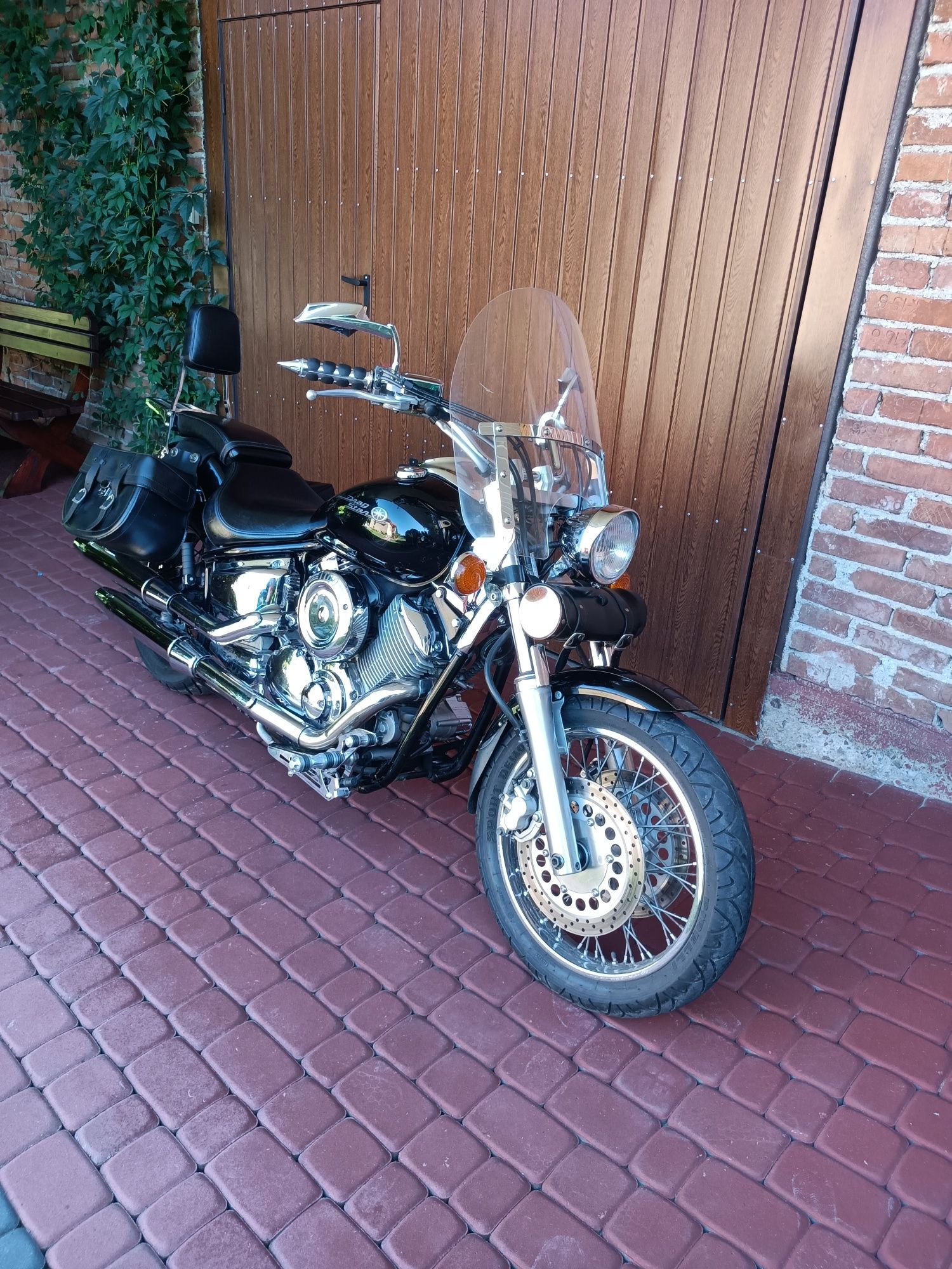Yamaha XVS 1100 Custom