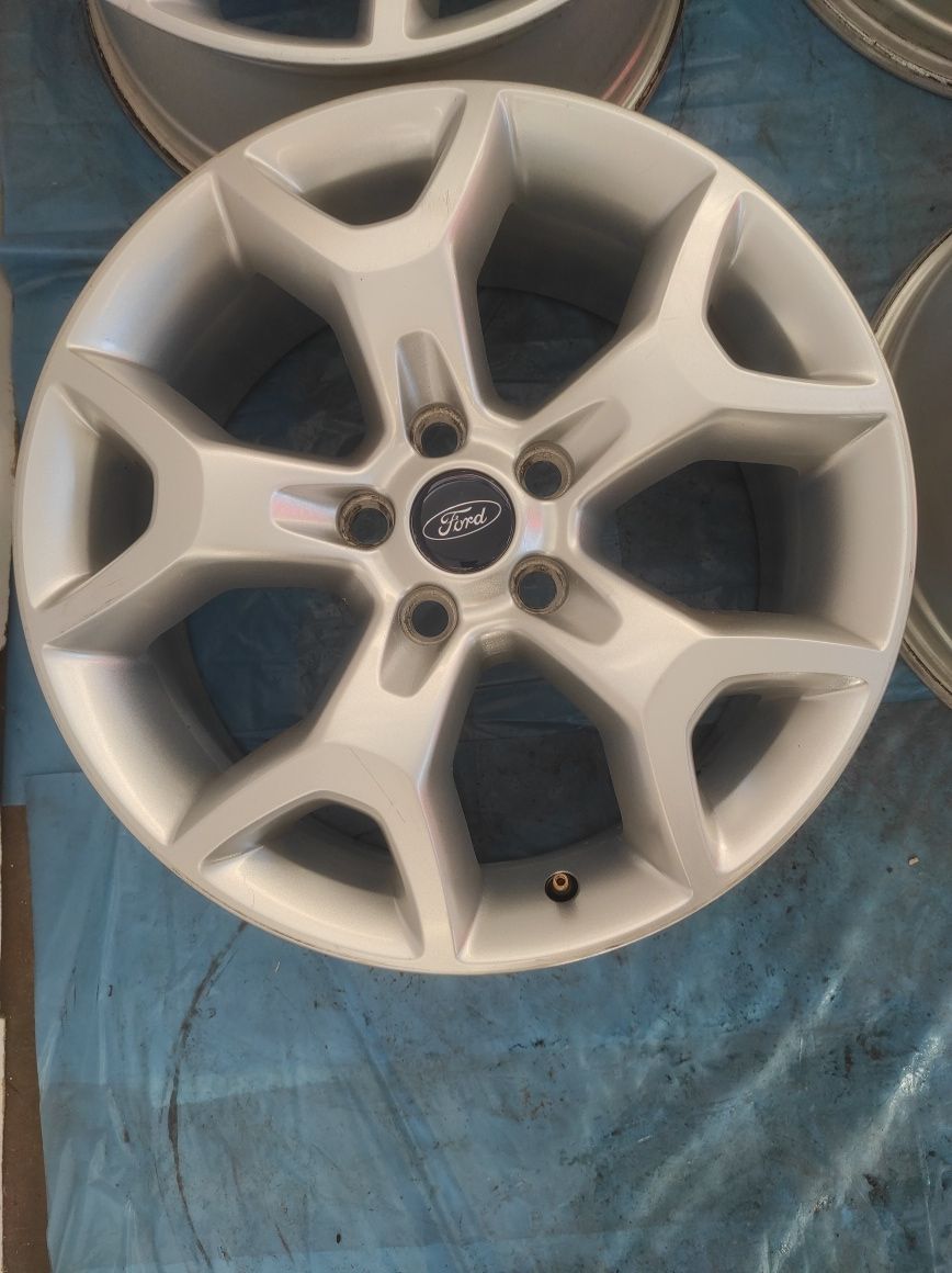 536 Felgi aluminiowe ORYGINAŁ FORD R 17 5x108 otwór 63,3 Ładne