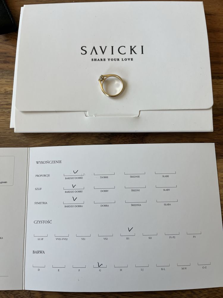 Pierscionek Savicki z diamentem