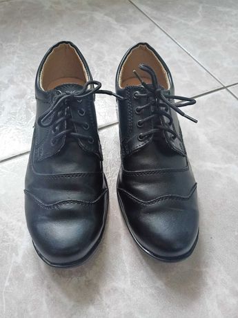 Buty, pantofle dla chłopca w rozm. 34, sznurowane, komunijne, czarne