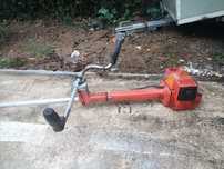 Máquina corta erva