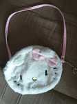 Torebka Hello Kitty biała pluszowa na różowym lakierowanym pasku