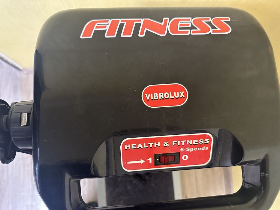 Вібромасажер із зміними насадками