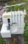 Продам оверлок Soontex 700d
