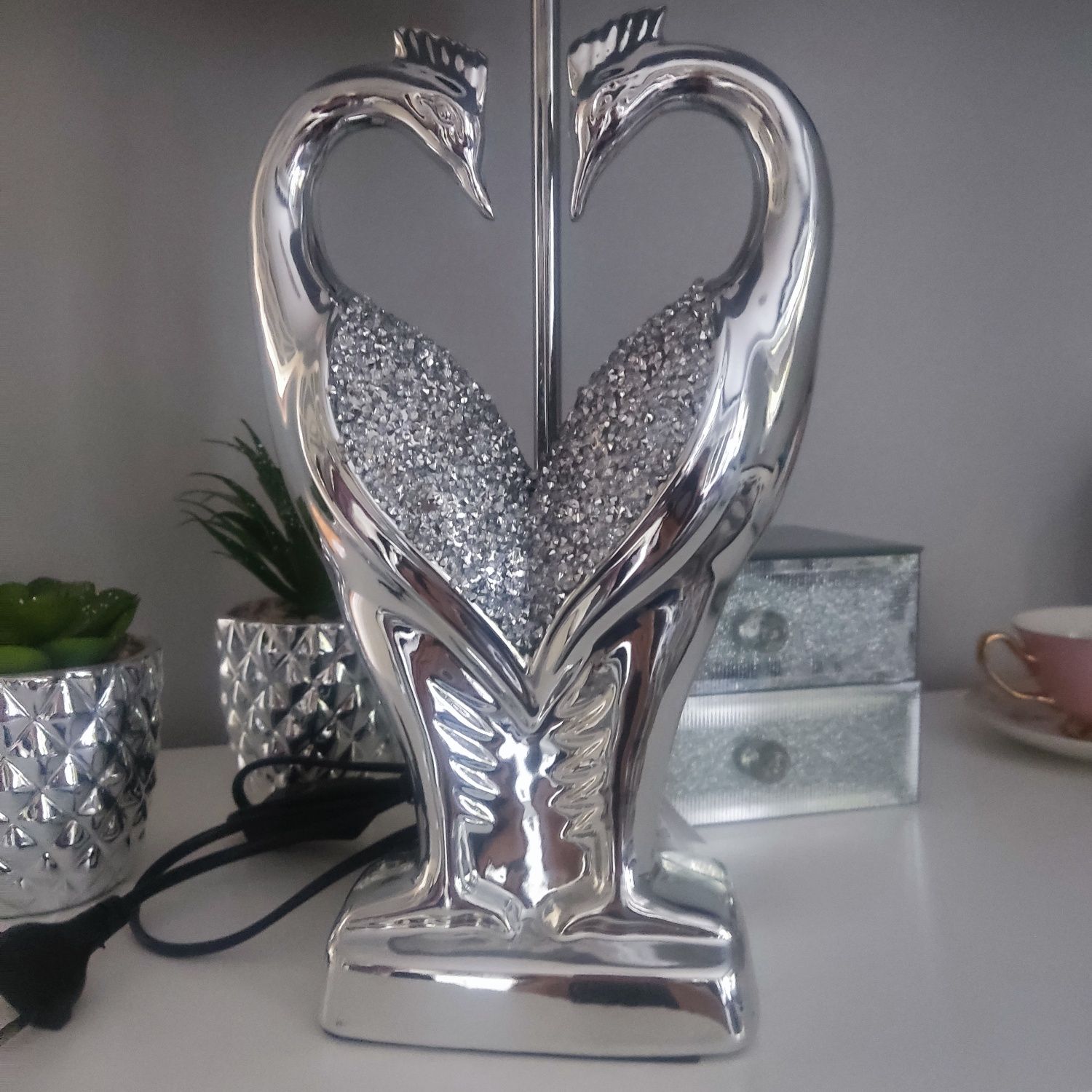Lampa stołowa srebrno czarna z figurką ptaków z kryształkami Glamour