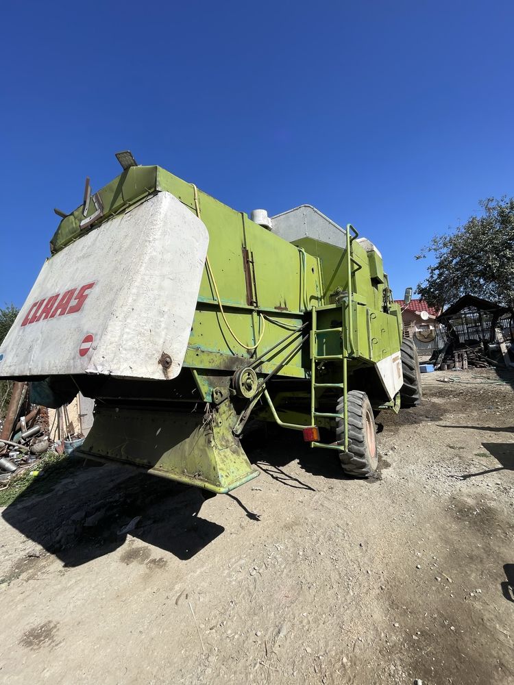 Claas Dominator 106