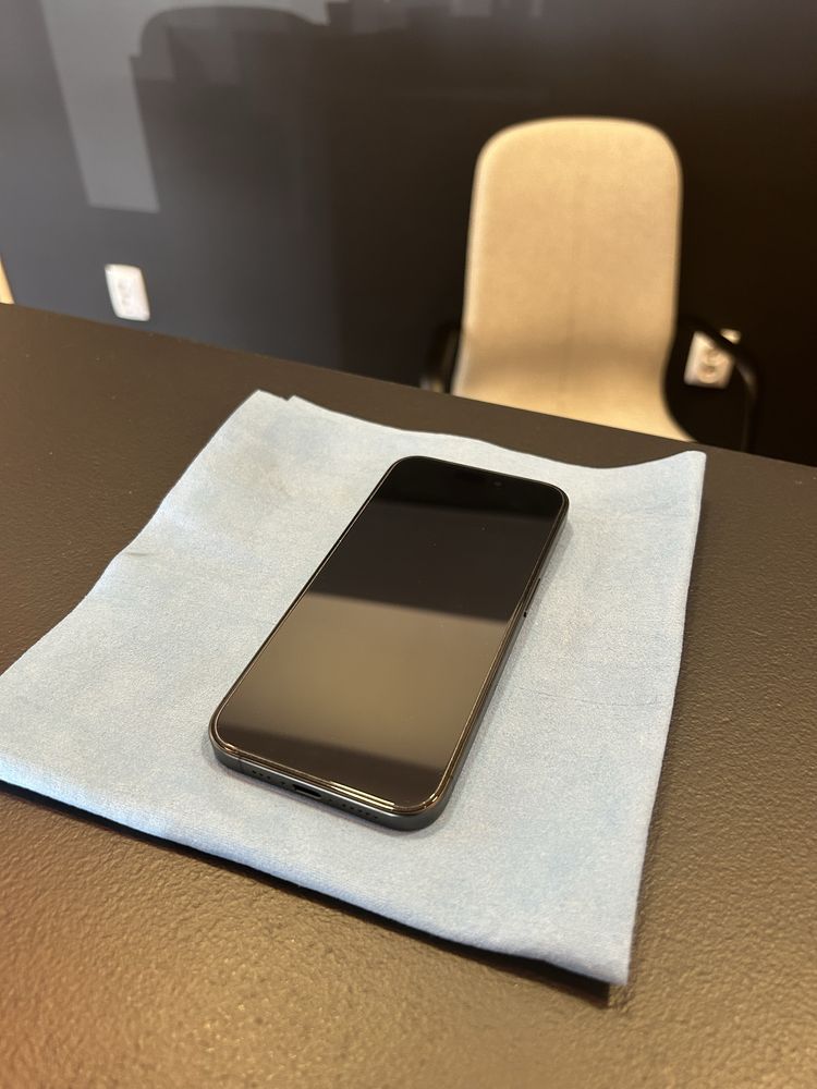 Iphone 15 PRO com capa e pelicula