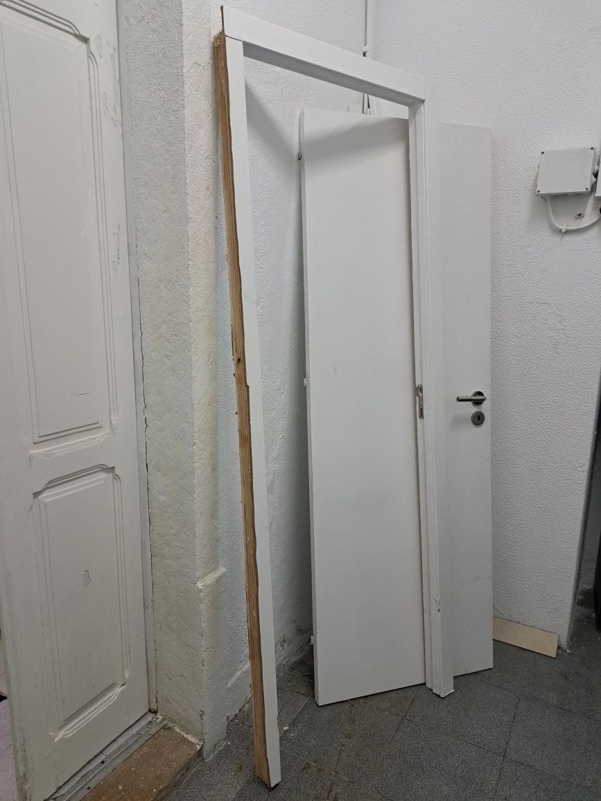Porta interior com fechadura