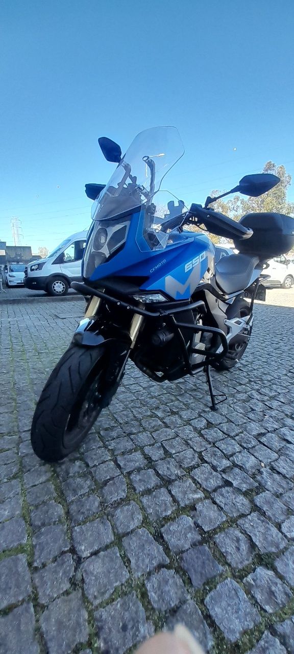 Moto cfmoto 650 mt