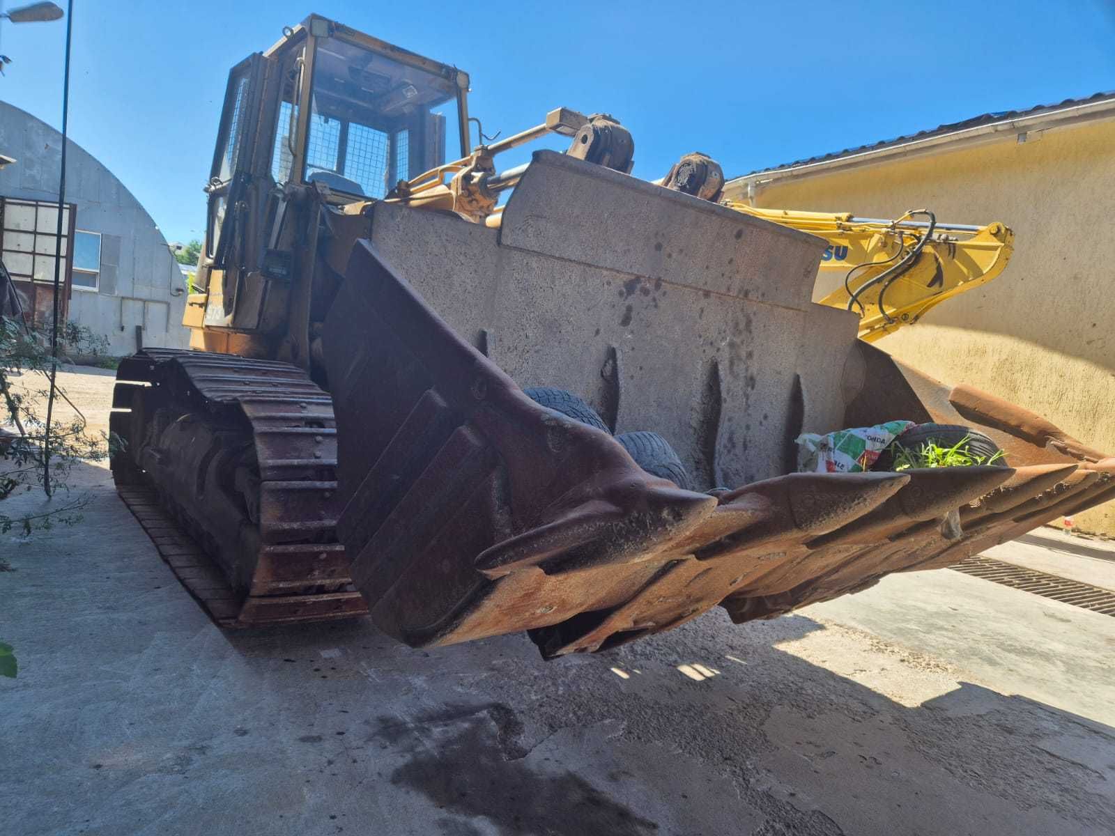 Навантажувач Caterpillar 973