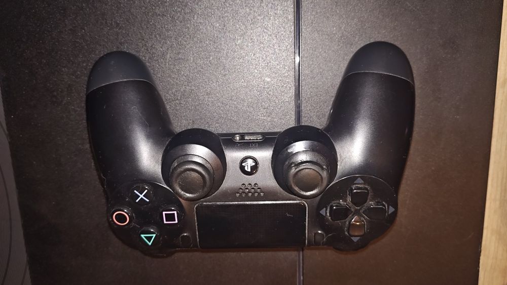 Sony PlayStation 4 FAT model CUH-1216B + 2 pady i okablowanie