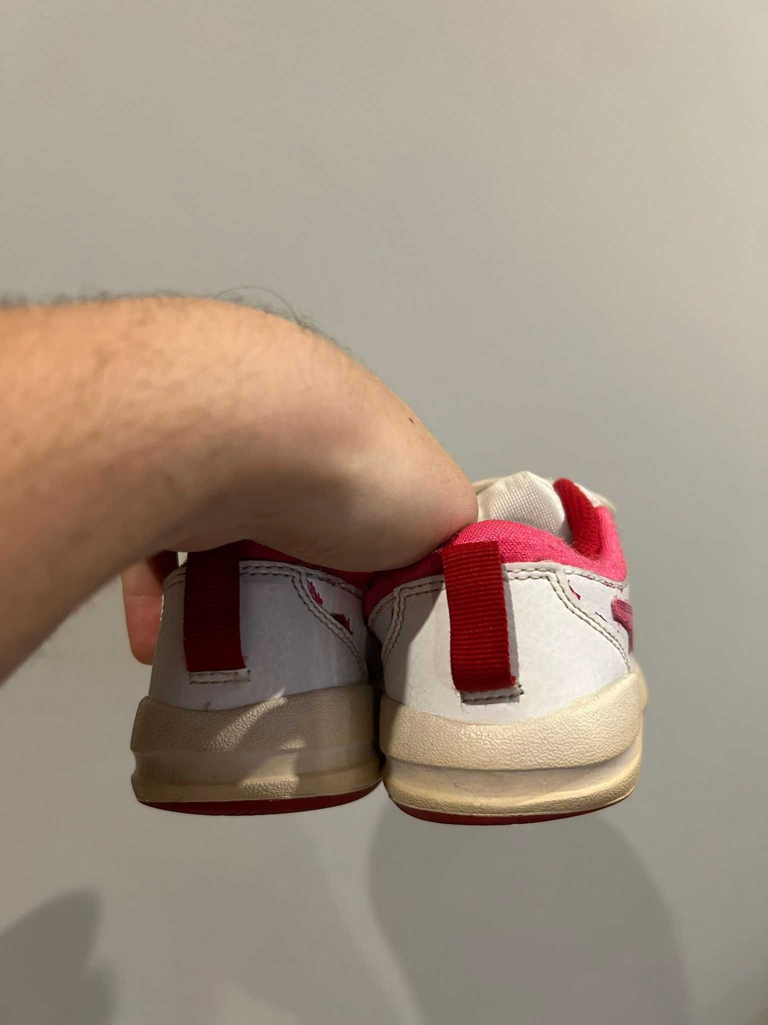 Buty firmy Nike w rozmiarze 28
