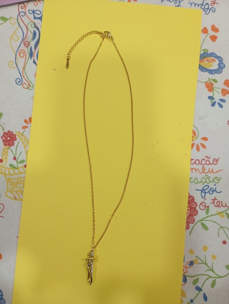 20€ cordão com pingente de casal abraçado entrego em Rio tinto ou envi