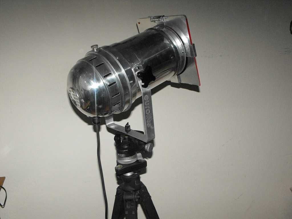 Lampa podłogowa do wnętrz industrialnych - do loftu. Dostawa gratis
