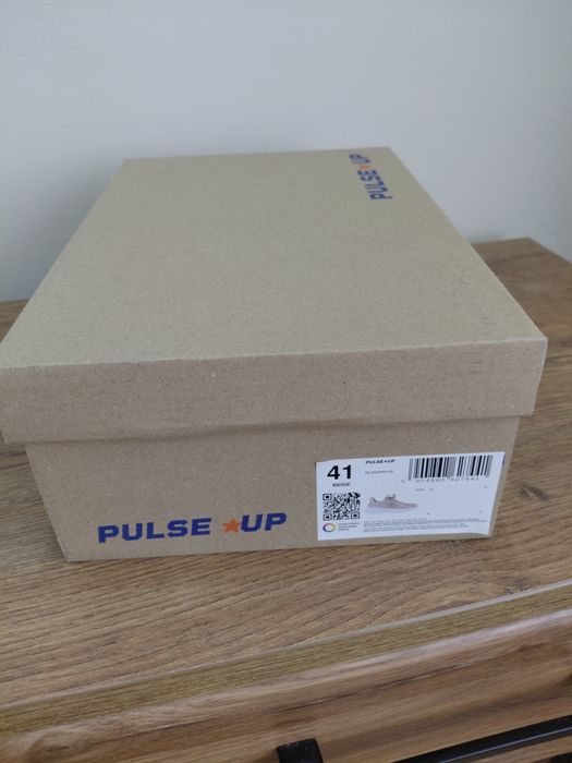 Beżowy buty damskie sportowe skarpety ccc 41